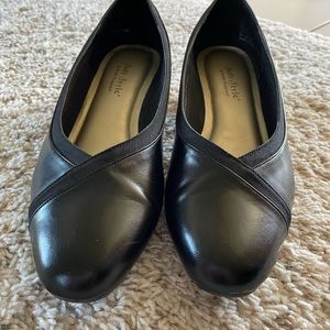 Hush Puppies - low heeled black pumps